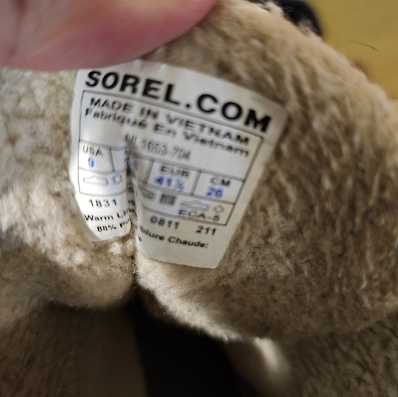 Sorel boots with plaid winter boots. Size 9 - Picture 7 of 7